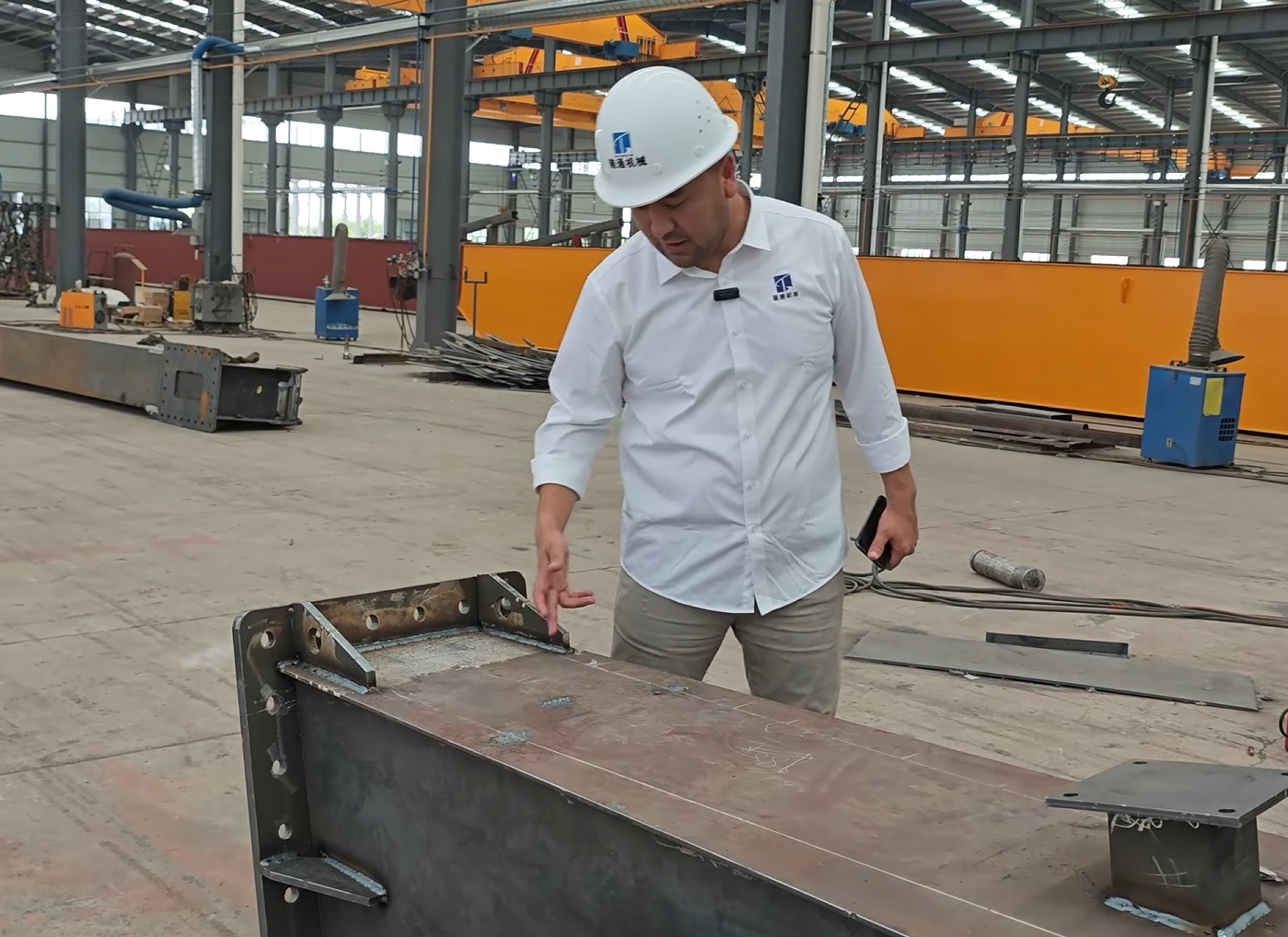 If the crane is to be used for a long time, the welding process and the thickness of the steel plate are very important.