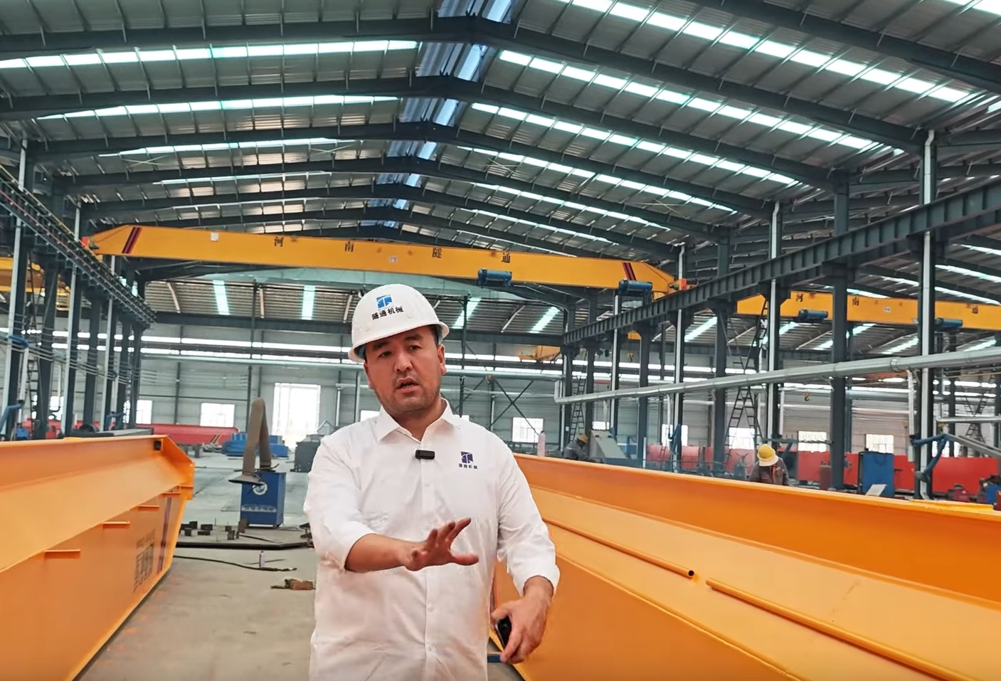 The production process of two overhead cranes with a span of 23 meters and a load capacity of 10 tons customized by customers in Uzbekistan.